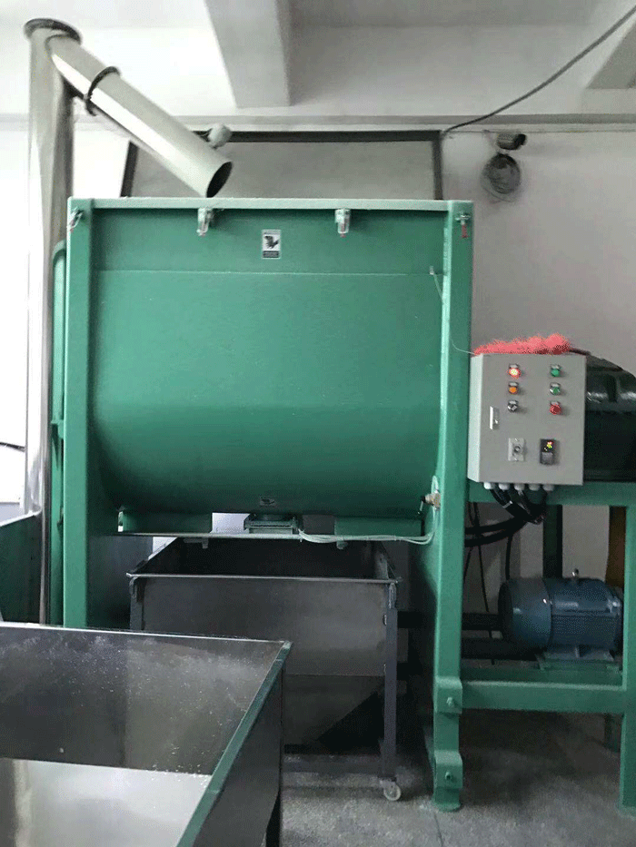 廈門塑料加熱臥式攪拌機(jī)為覃小姐創(chuàng)造了財(cái)富，增加了效率！